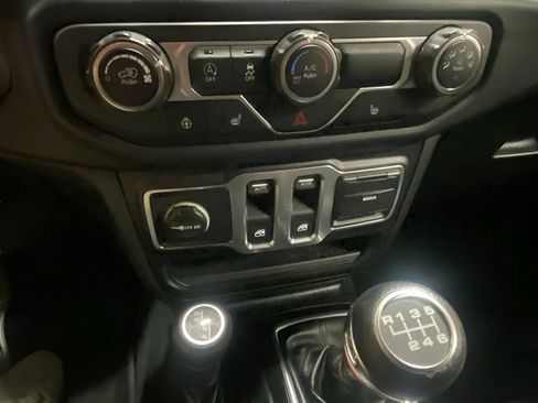 Used 2018 Jeep Wrangler Sport AWD/4WD image 17