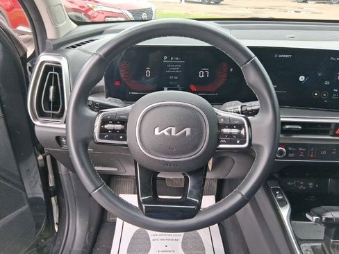 Used 2024 Kia Sorento S w/ Panoramic Sunroof Package FWD image 9