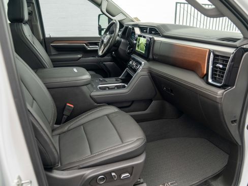 Used 2024 GMC Sierra 3500 Denali w/ Denali Reserve Package image 36