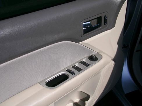 Used 2011 Ford Fusion SEL image 11