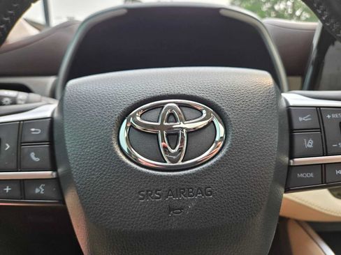 Used 2022 Toyota Highlander XLE AWD/4WD image 24