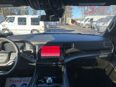 Used 2024 Jeep Wagoneer L Series II w/ Premium Group I image 29