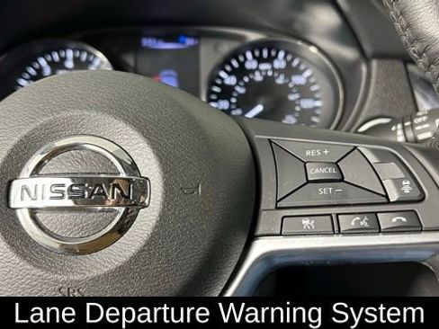 Used 2017 Nissan Rogue Sport SL w/ SL Premium Package image 10