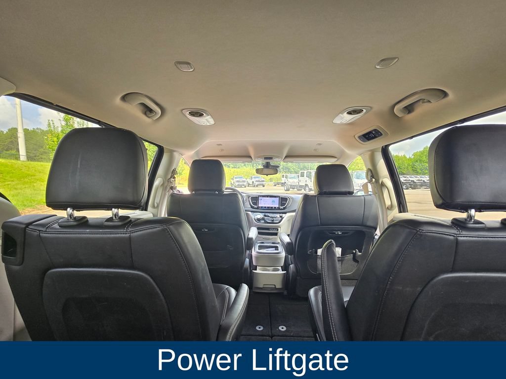 Used 2023 Chrysler Pacifica Touring-L FWD image 16