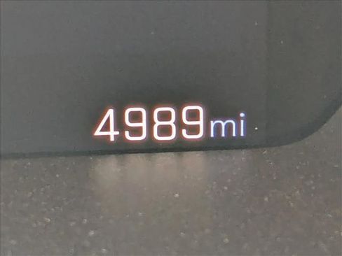 Used 2024 Chevrolet Colorado Z71 w/ Z71 Convenience Package 2 image 16