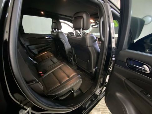 Used 2020 Jeep Grand Cherokee Overland image 32