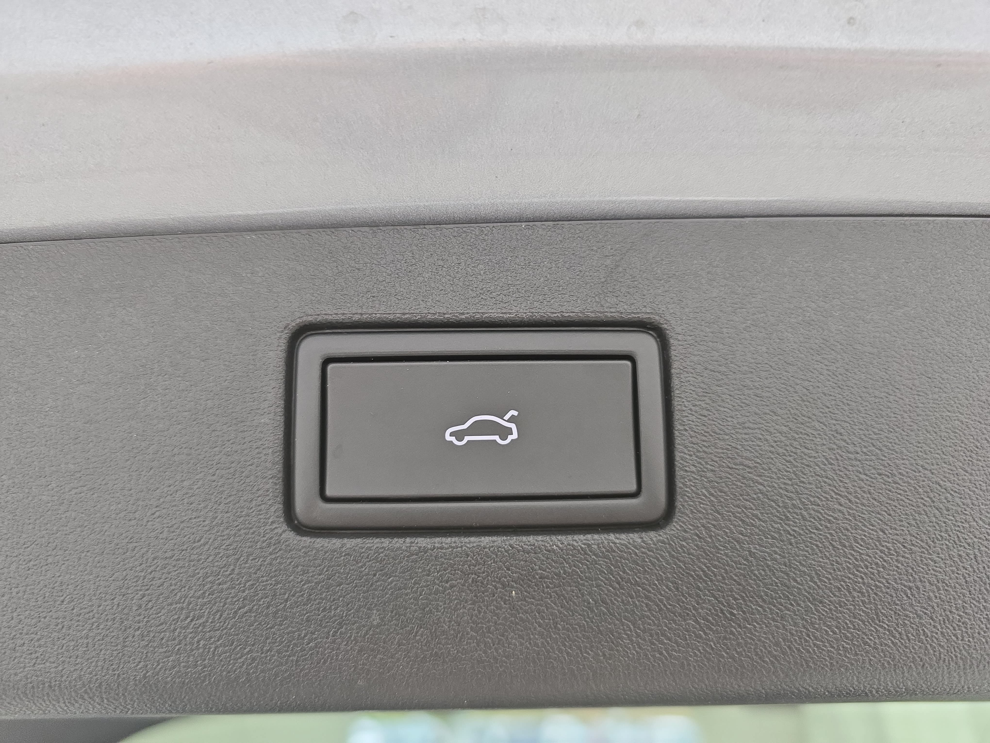 Used 2025 Volkswagen Tiguan SE AWD/4WD image 13