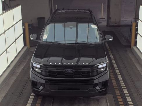 Used 2025 Ford Expedition Active AWD/4WD image 6