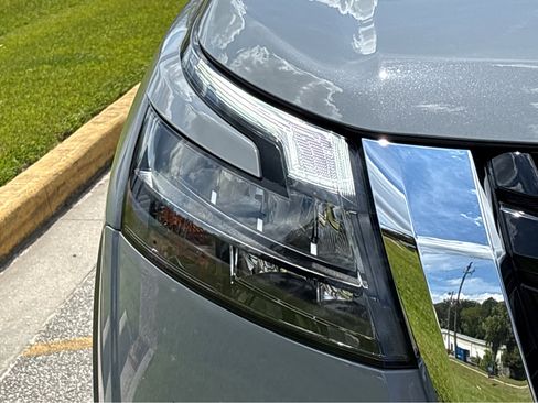 Certified 2025 Nissan Pathfinder Platinum image 23