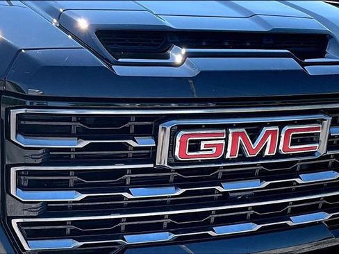 Used 2024 GMC Sierra 2500 AT4 w/ AT4 Premium Plus Package AWD/4WD image 34