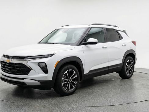 Used 2025 Chevrolet TrailBlazer LT image 3