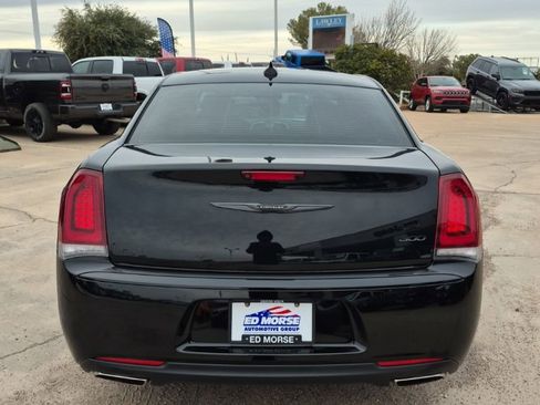 Used 2020 Chrysler 300 Touring w/ Sport Appearance Package image 6