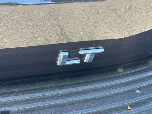 Used 2025 Chevrolet Suburban LT AWD/4WD image 28