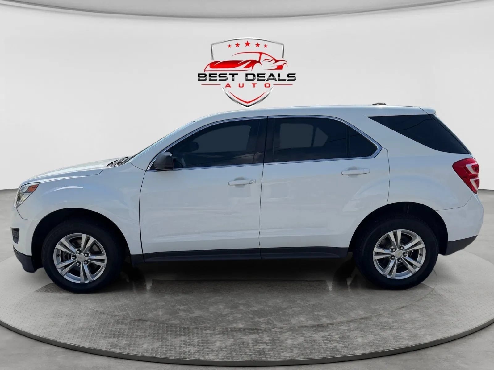 Used 2017 Chevrolet Equinox LS FWD image 2