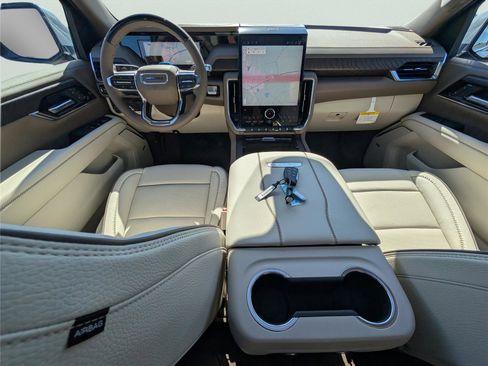 New 2026 GMC Yukon Denali w/ Denali Reserve Package AWD/4WD image 13