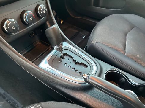 Used 2013 Dodge Avenger SE image 22