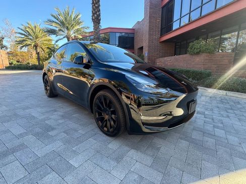 Used 2023 Tesla Model Y Long Range AWD/4WD image 3