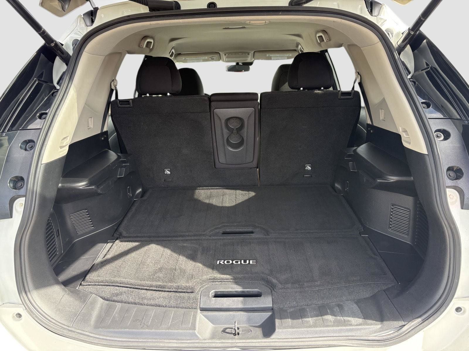 Used 2020 Nissan Rogue SV FWD image 20