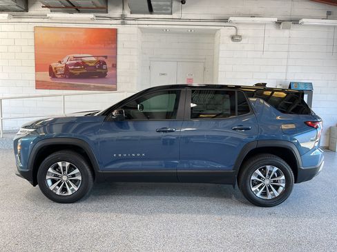 New 2026 Chevrolet Equinox LT w/ Convenience Package II FWD image 5