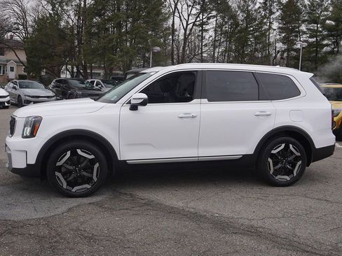 Used 2023 Kia Telluride EX w/ EX Captain's Chair Package image 15
