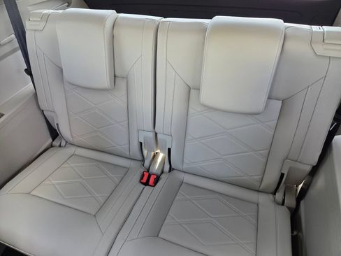 Used 2024 Volkswagen Atlas SE FWD image 7