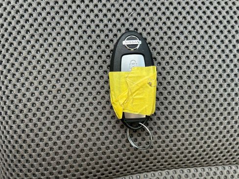 Used 2021 Nissan Frontier SV w/ Midnight Edition Floor Mats image 33