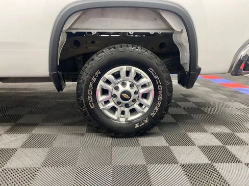 Used 2024 Chevrolet Silverado 2500 LT image 20