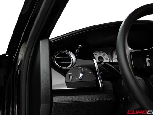 Used 2010 Rolls-Royce Ghost image 27