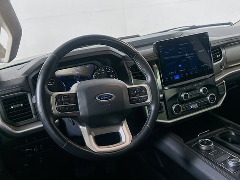 Used 2024 Ford Expedition XLT image 18