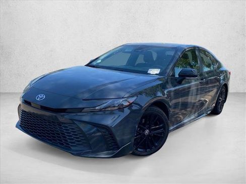 Used 2025 Toyota Camry SE FWD image 18