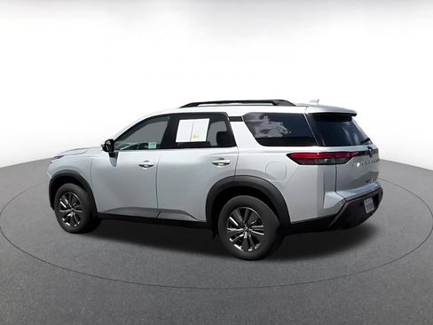 Used 2025 Nissan Pathfinder SV FWD image 10
