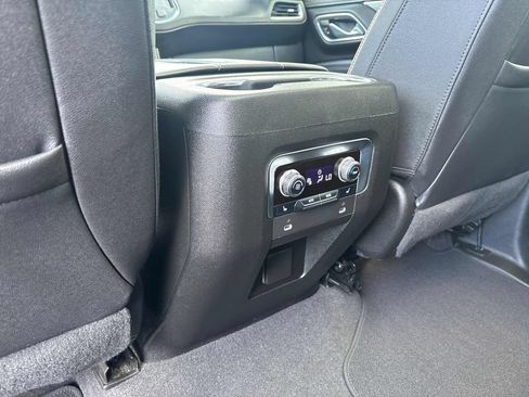 Used 2022 GMC Yukon AT4 AWD/4WD image 23