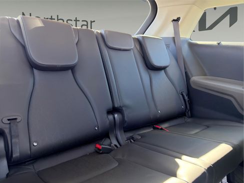 Used 2025 Kia Carnival EX image 18