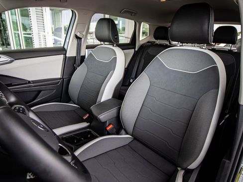 Certified 2025 Volkswagen Taos SE image 23