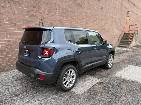 Used 2023 Jeep Renegade Latitude AWD/4WD image 5