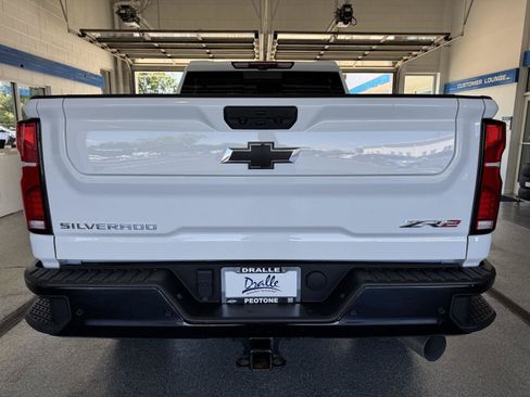 Used 2024 Chevrolet Silverado 2500 ZR2 w/ Technology Package AWD/4WD image 11