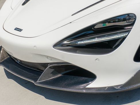 Used 2021 McLaren 720S Spider image 23