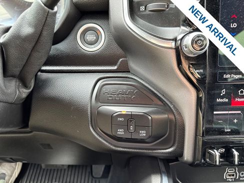 Used 2025 RAM 2500 Laramie AWD/4WD image 24