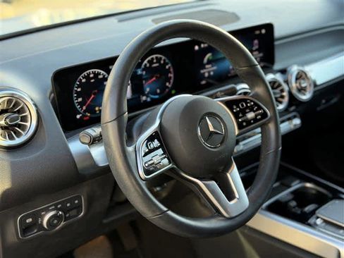 Certified 2022 Mercedes-Benz GLB 250 image 2