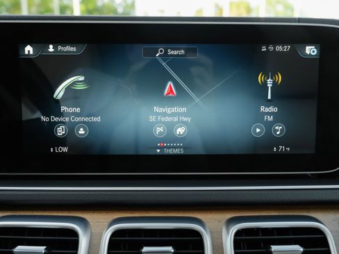 Used 2021 Mercedes-Benz GLS 450 4MATIC image 12