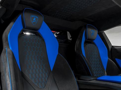Used 2025 Lamborghini Revuelto AWD/4WD image 32