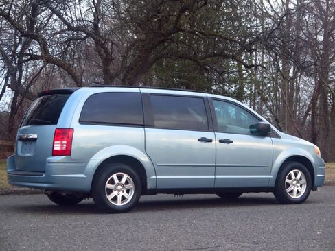 Used 2008 Chrysler Town & Country LX image 4
