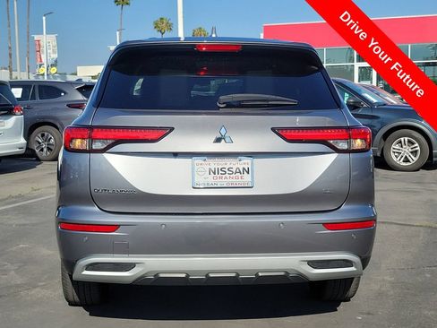 Used 2023 Mitsubishi Outlander SE FWD image 4