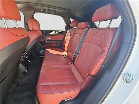Used 2018 Bentley Bentayga Activity image 18