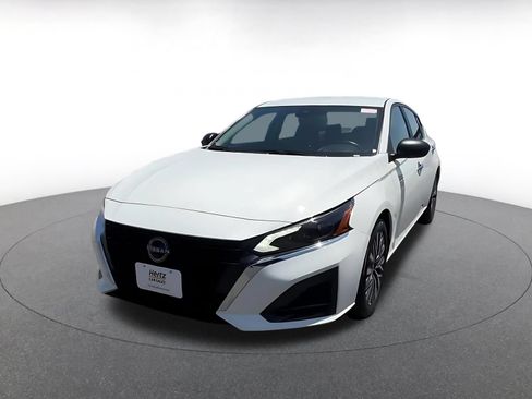 Used 2025 Nissan Altima 2.5 SV FWD image 6