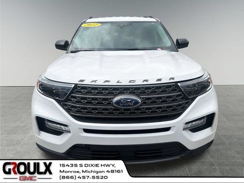 Used 2022 Ford Explorer XLT w/ Equipment Group 202A AWD/4WD image 9