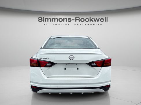 Used 2025 Nissan Altima 2.5 SV FWD image 3