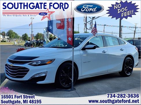 Used 2025 Chevrolet Malibu LT FWD image 1