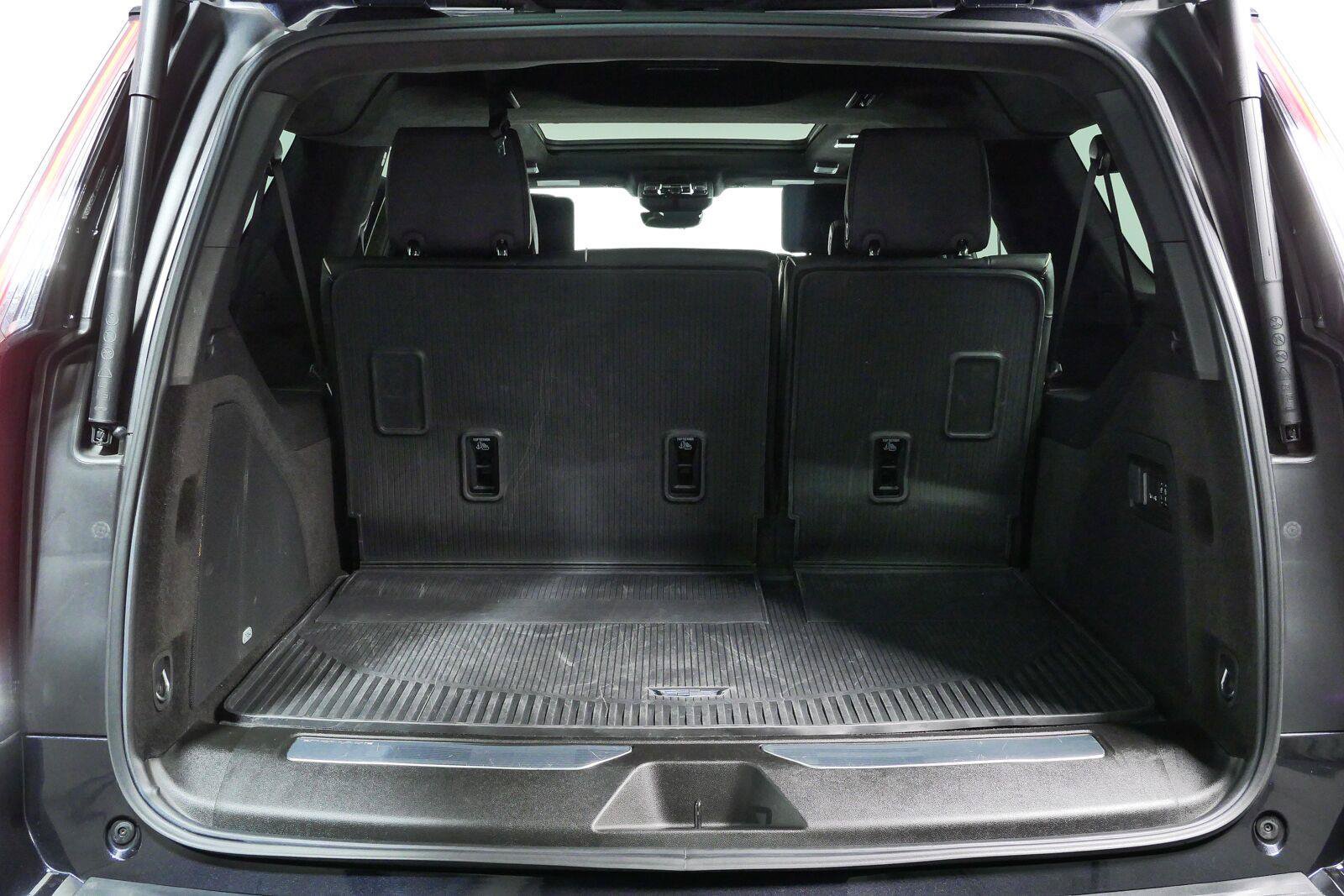 Used 2025 Cadillac Escalade ESV Sport Platinum w/ LPO, ONYX Package AWD/4WD image 28