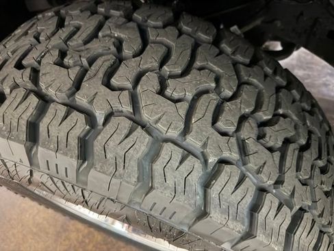 Used 2025 RAM 1500 Laramie AWD/4WD image 12